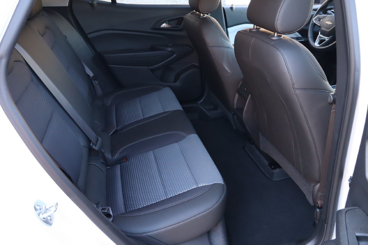 Used 2025 Chevrolet Trax LT w/ LT Convenience Package FWD image 17