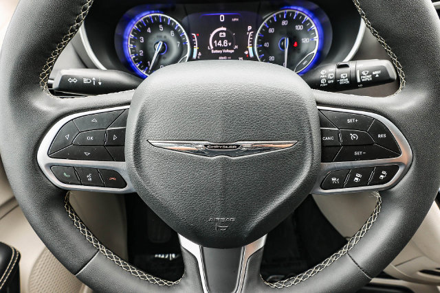 Used 2024 Chrysler Pacifica Touring-L FWD image 25