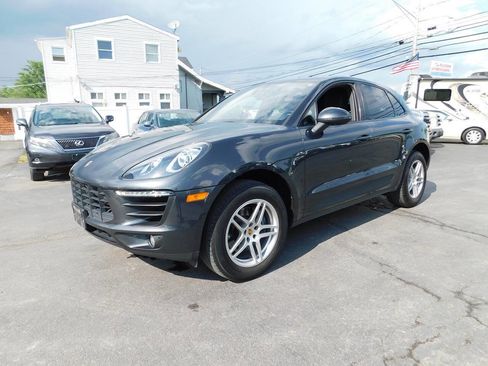 Used 2018 Porsche Macan AWD/4WD image 3
