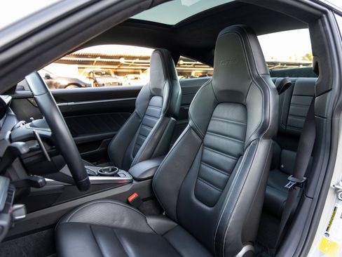 Certified 2022 Porsche 911 Turbo image 5