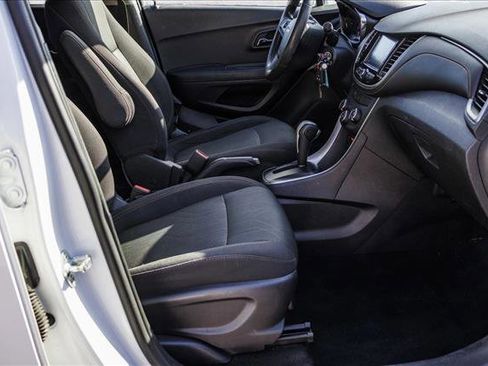 Used 2017 Chevrolet Trax LT image 28