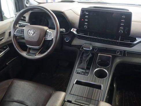 Used 2022 Toyota Sienna Platinum AWD/4WD image 27