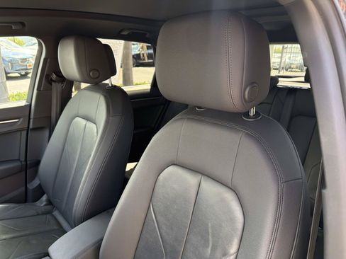 Used 2020 Audi Q3 2.0T Premium w/ Convenience Package AWD/4WD image 19