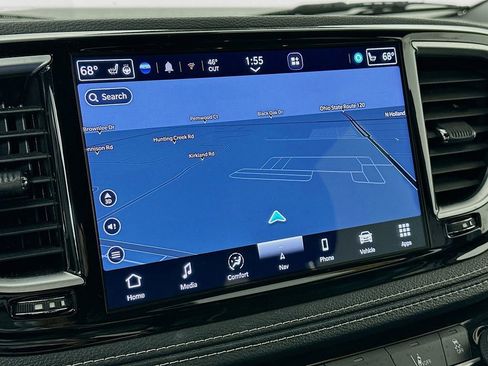 Used 2025 Chrysler Pacifica Limited FWD image 18