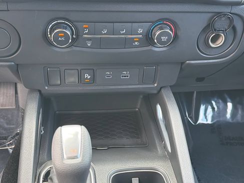 Used 2025 Nissan Frontier SV RWD image 26