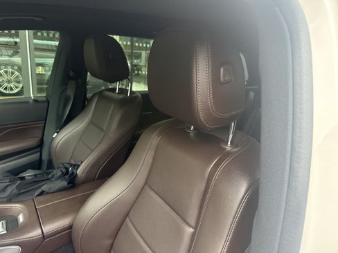Used 2022 Mercedes-Benz GLS 450 4MATIC image 10