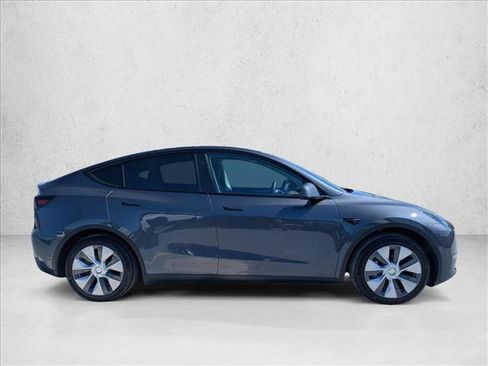 Used 2023 Tesla Model Y 2WD image 4
