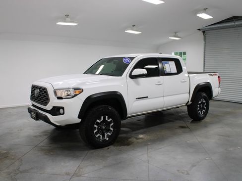 Used 2023 Toyota Tacoma TRD Off-Road w/ Technology Package AWD/4WD image 4
