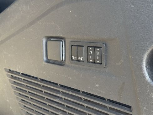 Used 2021 Chevrolet Suburban Premier image 26