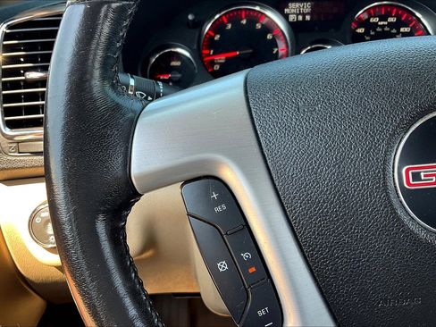 Used 2011 GMC Acadia SLT image 24