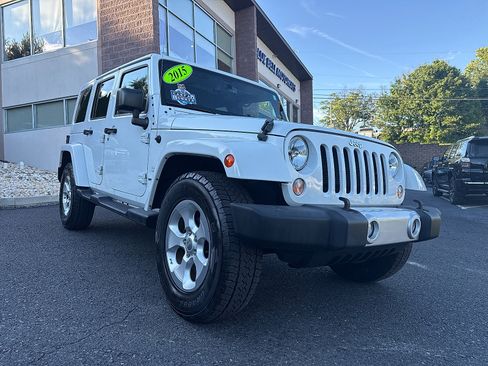 Used 2015 Jeep Wrangler Unlimited Sahara w/ Connectivity Group AWD/4WD image 17