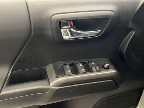 Used 2023 Toyota Tacoma TRD Sport AWD/4WD image 14
