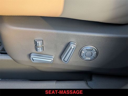 Used 2025 Lincoln Nautilus Reserve image 8