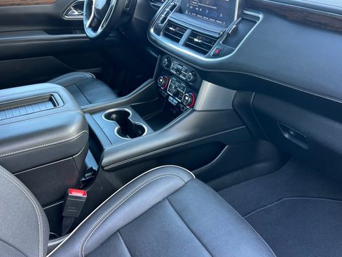 Used 2023 Chevrolet Suburban Premier image 17