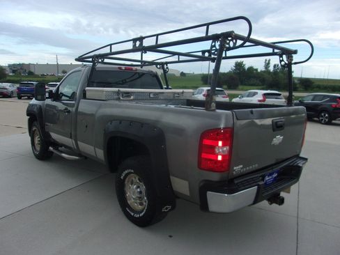 Used 2007 Chevrolet Silverado 2500 LT w/ Snow Plow Prep Package AWD/4WD image 2