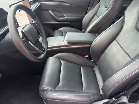 Used 2023 Tesla Model X Plaid image 11