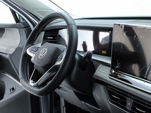 New 2026 Volkswagen Tiguan SE image 72