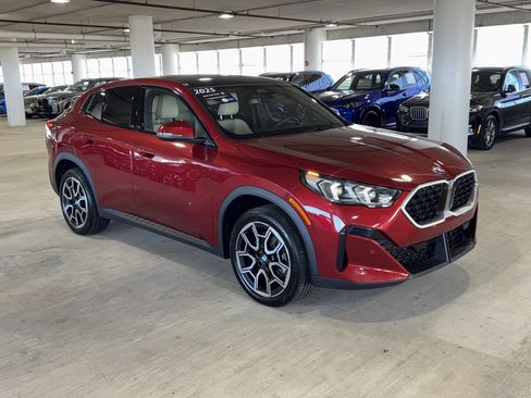 Certified 2025 BMW X2 xDrive28i w/ Premium Package image 2