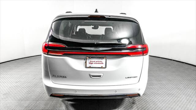 Used 2023 Chrysler Pacifica Limited FWD image 7