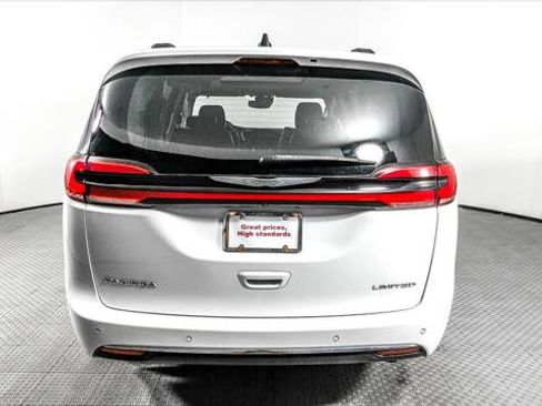 Used 2023 Chrysler Pacifica Limited FWD image 7