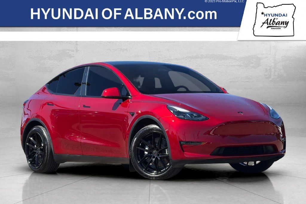 Used 2024 Tesla Model Y Long Range AWD/4WD image 1