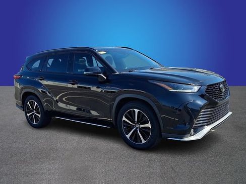 Used 2022 Toyota Highlander XSE AWD/4WD image 2