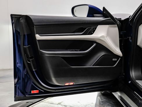 Used 2020 Porsche Taycan Turbo image 70