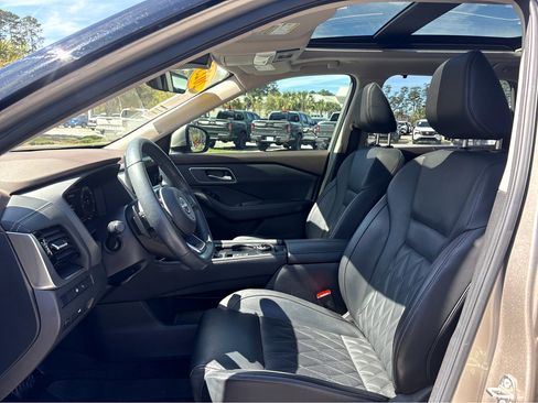 Used 2023 Nissan Rogue Platinum w/ Platinum Premium Package image 15