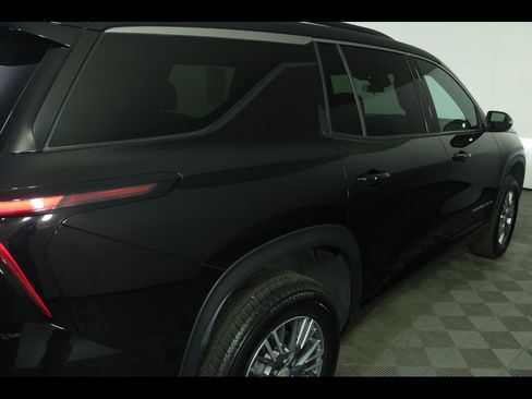 Used 2025 Chevrolet Traverse LT AWD/4WD image 19