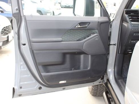 Certified 2025 Lexus GX 550 w/ Accessory Package (32) AWD/4WD image 11
