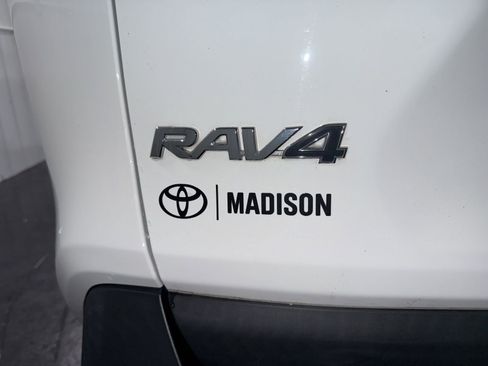 Used 2021 Toyota RAV4 LE FWD image 33