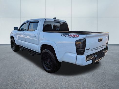 Used 2017 Toyota Tacoma TRD Sport image 5