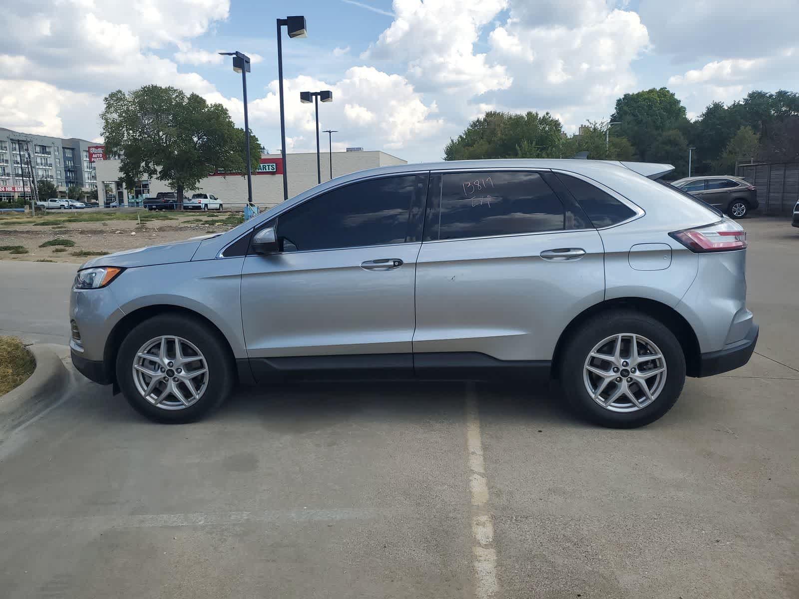 Used 2023 Ford Edge SEL AWD/4WD image 2