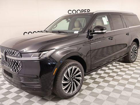 New 2026 Lincoln Navigator L Black Label AWD/4WD image 10