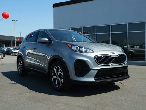 Used 2022 Kia Sportage LX image 3