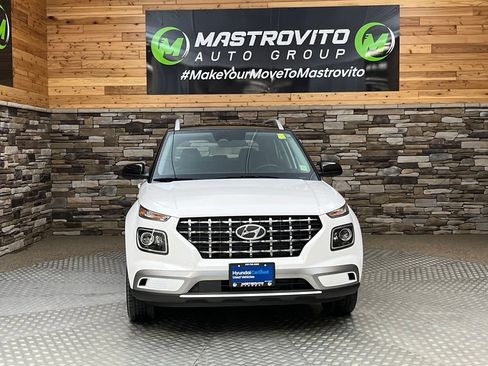 Used 2024 Hyundai Venue Limited FWD image 6