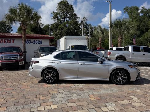 Used 2023 Toyota Camry SE FWD image 4