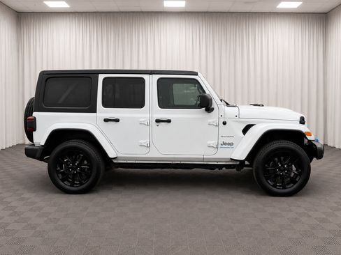 Used 2023 Jeep Wrangler Unlimited Sahara AWD/4WD image 2