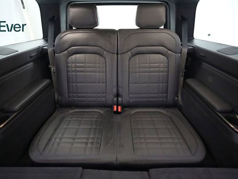 Used 2025 Rivian R1S Premium image 25