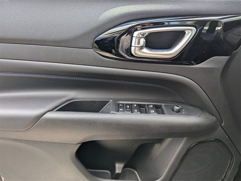 New 2026 Jeep Compass Latitude image 17