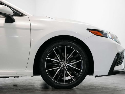 Used 2021 Toyota Camry SE FWD image 9