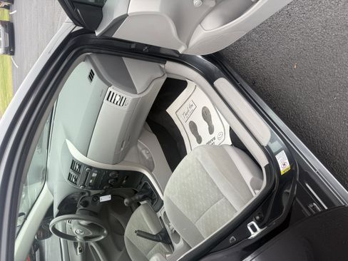 Used 2010 Toyota Corolla image 5