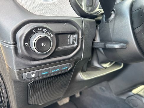 Used 2025 Jeep Wrangler Sahara w/ Safety Group image 16