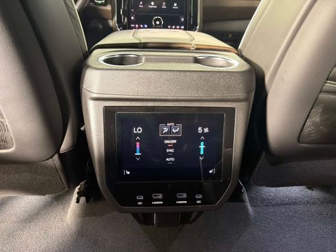 Used 2026 GMC Yukon Denali Ultimate AWD/4WD image 36