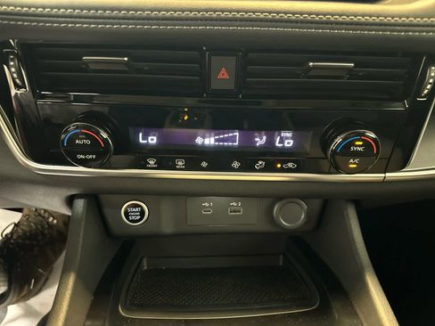 Certified 2022 Nissan Rogue SV image 17