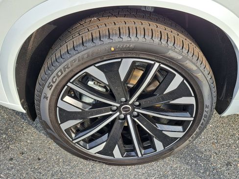 New 2026 Volvo XC90 B6 Plus w/ Protection Package Premier image 10