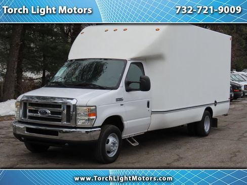 Used 2011 Ford E-350 and Econoline 350 Super Duty image 1