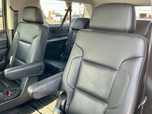 Used 2020 Chevrolet Suburban LT w/ Luxury Package image 28