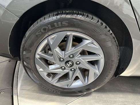 Certified 2025 Hyundai Elantra Hybrid FWD image 11