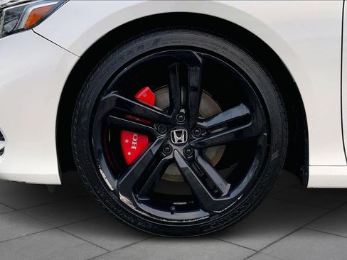 Used 2018 Honda Accord Sport image 10